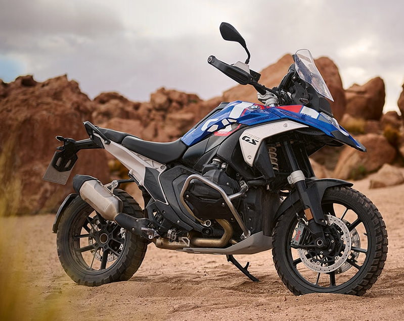 How Does the 2026 BMW R 1300 GS Trophy Handle Sand, Hills, and Rivers?