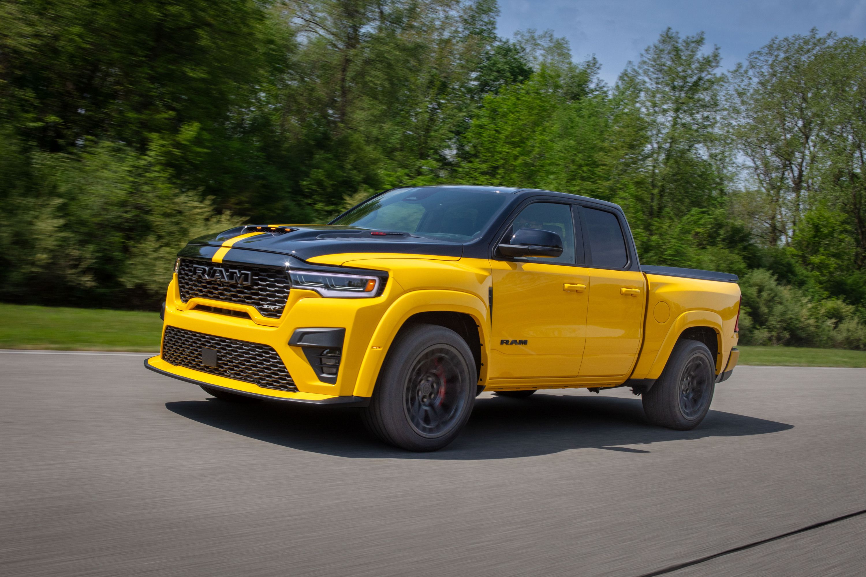 What performance level does the entry 2027 Ram 1500 Rumble Bee deliver?
