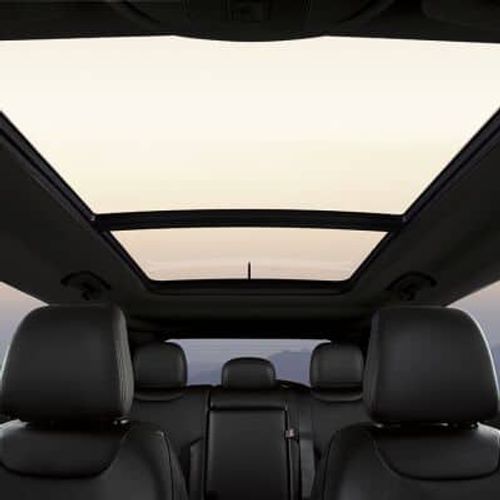 Command Attention with the Grand Cherokee Limited Altitude Package