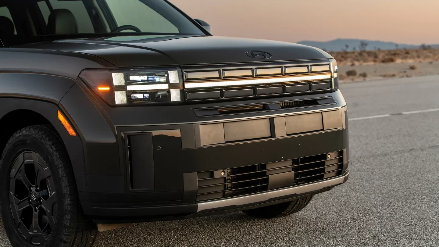 Who backs The Antwerpen YES! 20-Year / 200,000 Mile Warranty?