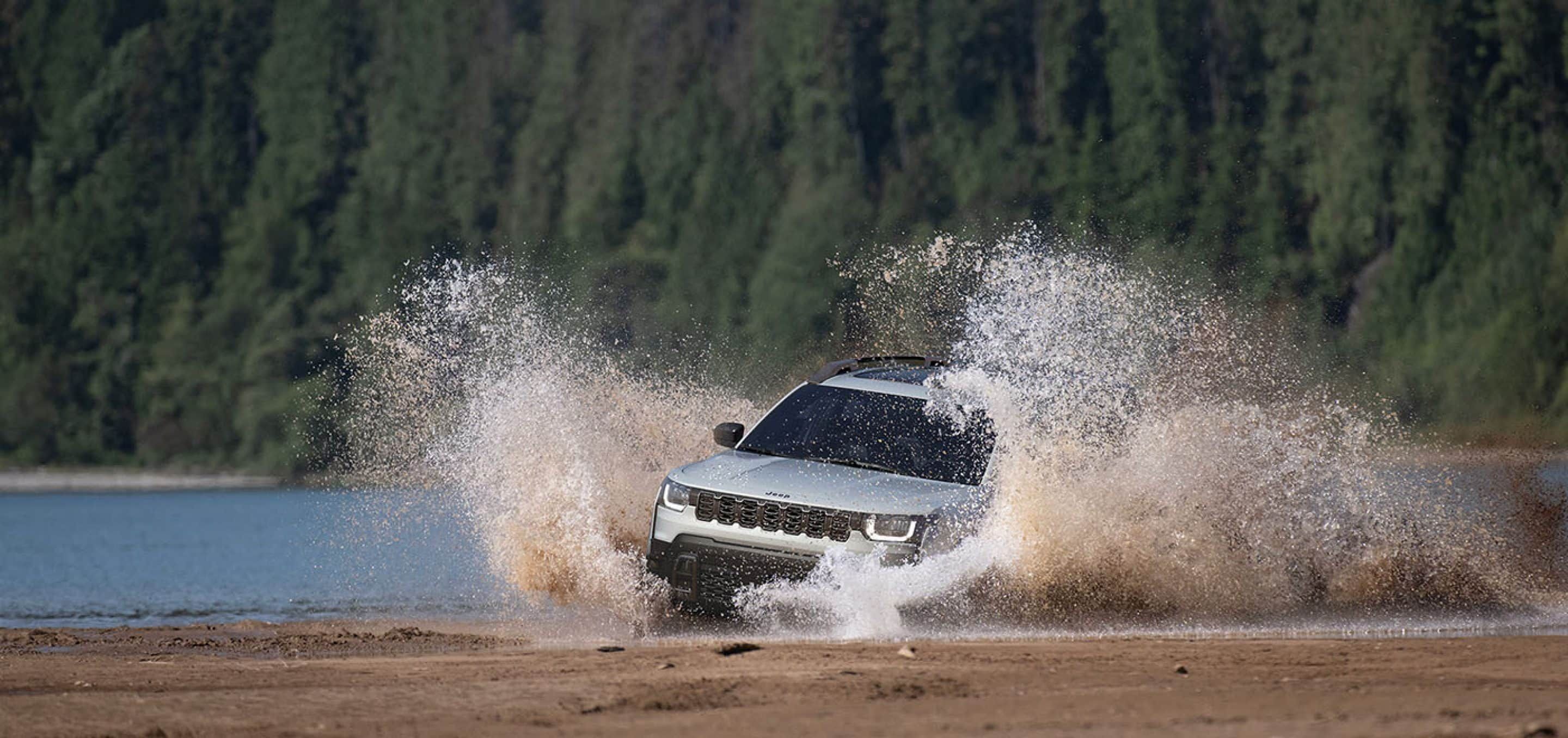 How Does the Jeep Cherokee's Total Driving Range Compare to Its Competitors?