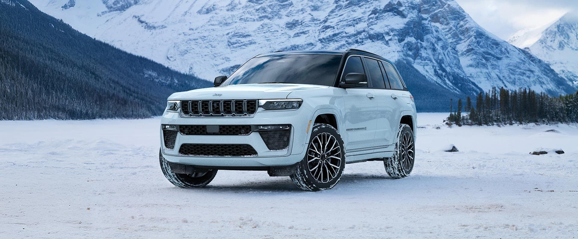 What are the Color Options for the 2026 Jeep Grand Cherokee Laredo?