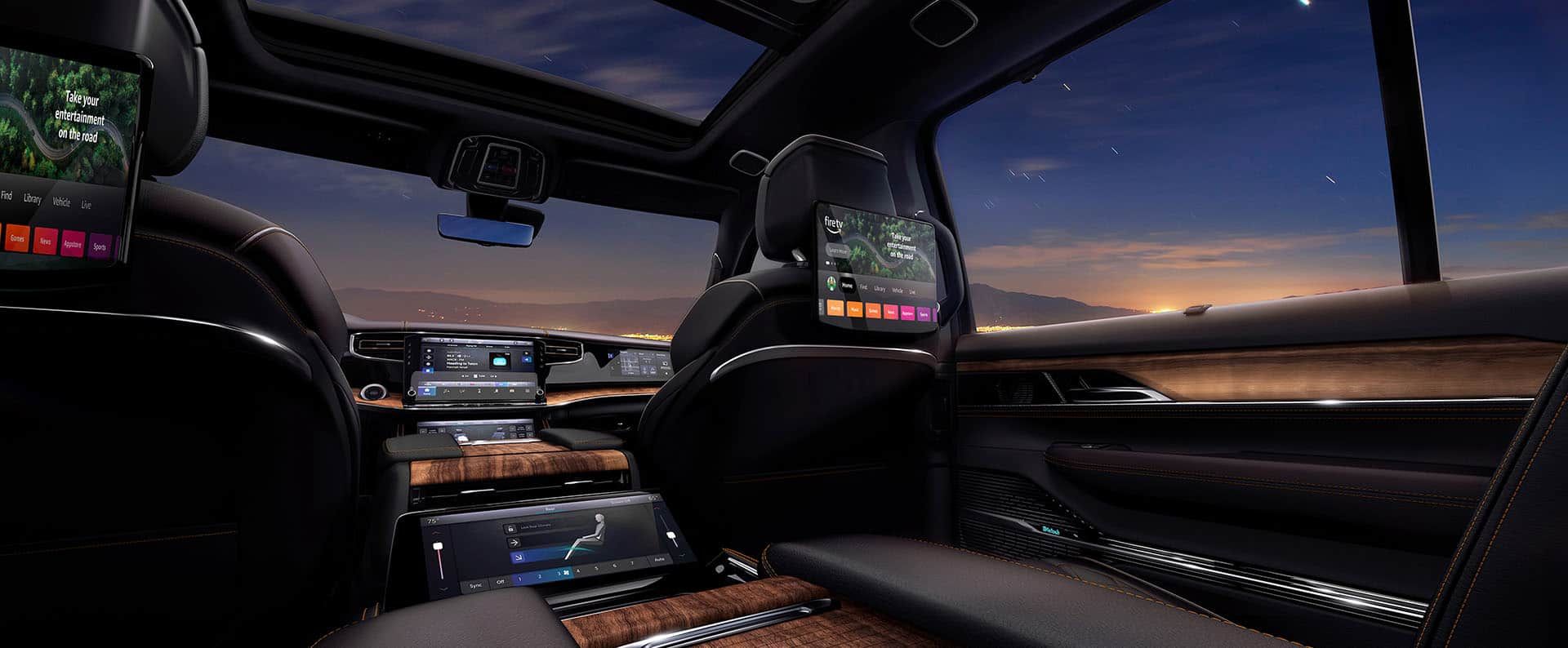 How Many Screens are Available in the Jeep Grand Wagoneer?