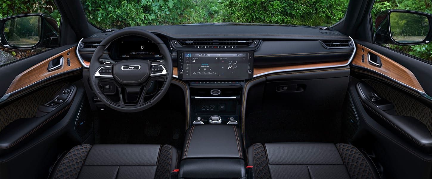 What Can You Do With the Jeep Grand Cherokee Uconnect System?