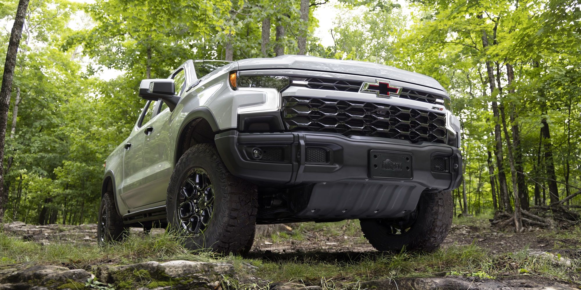 What Features Are Included in the Chevy Silverado 1500 ZR2 Bison Edition?