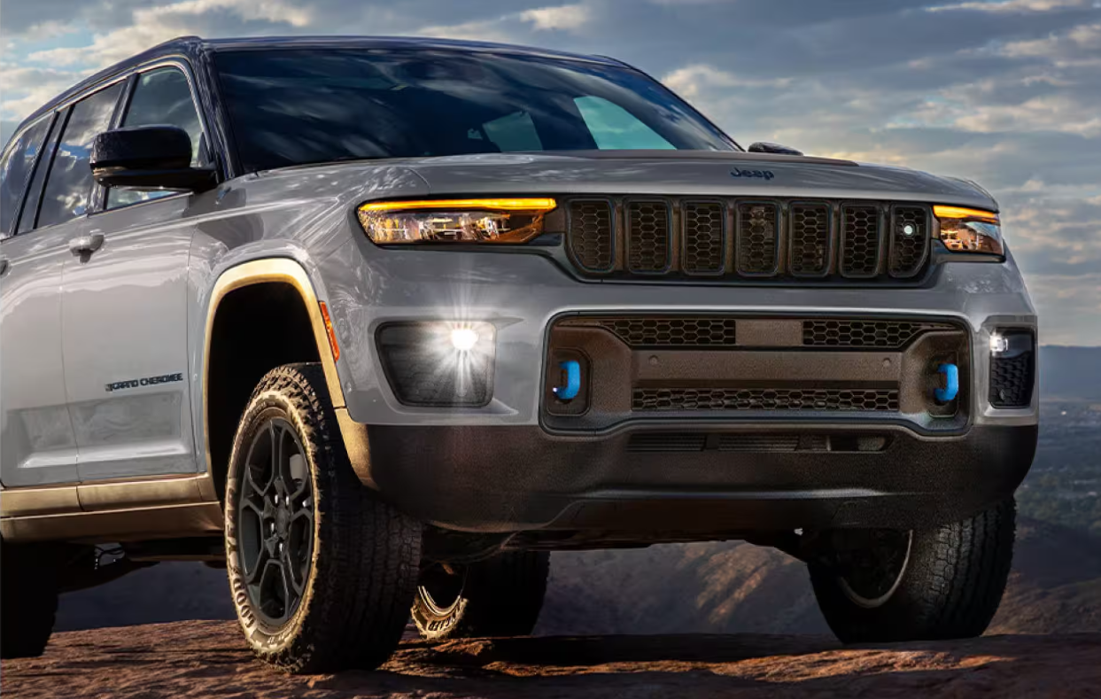 List the Benefits of Buying a New Jeep Grand Cherokee.