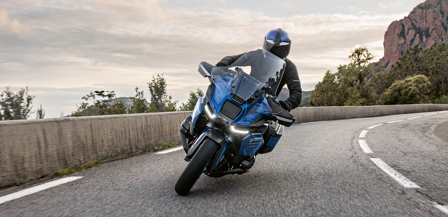 What Kind of Transmission Does the BMW R 1300 RT Have?