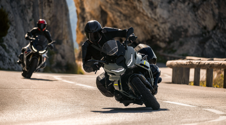 Is the 2026 BMW R 1300 RS Fast?