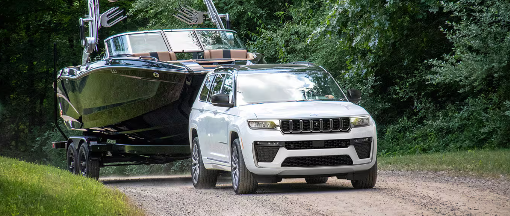 Available Trailer-Tow Package for the 2026 Jeep Grand Cherokee Laredo