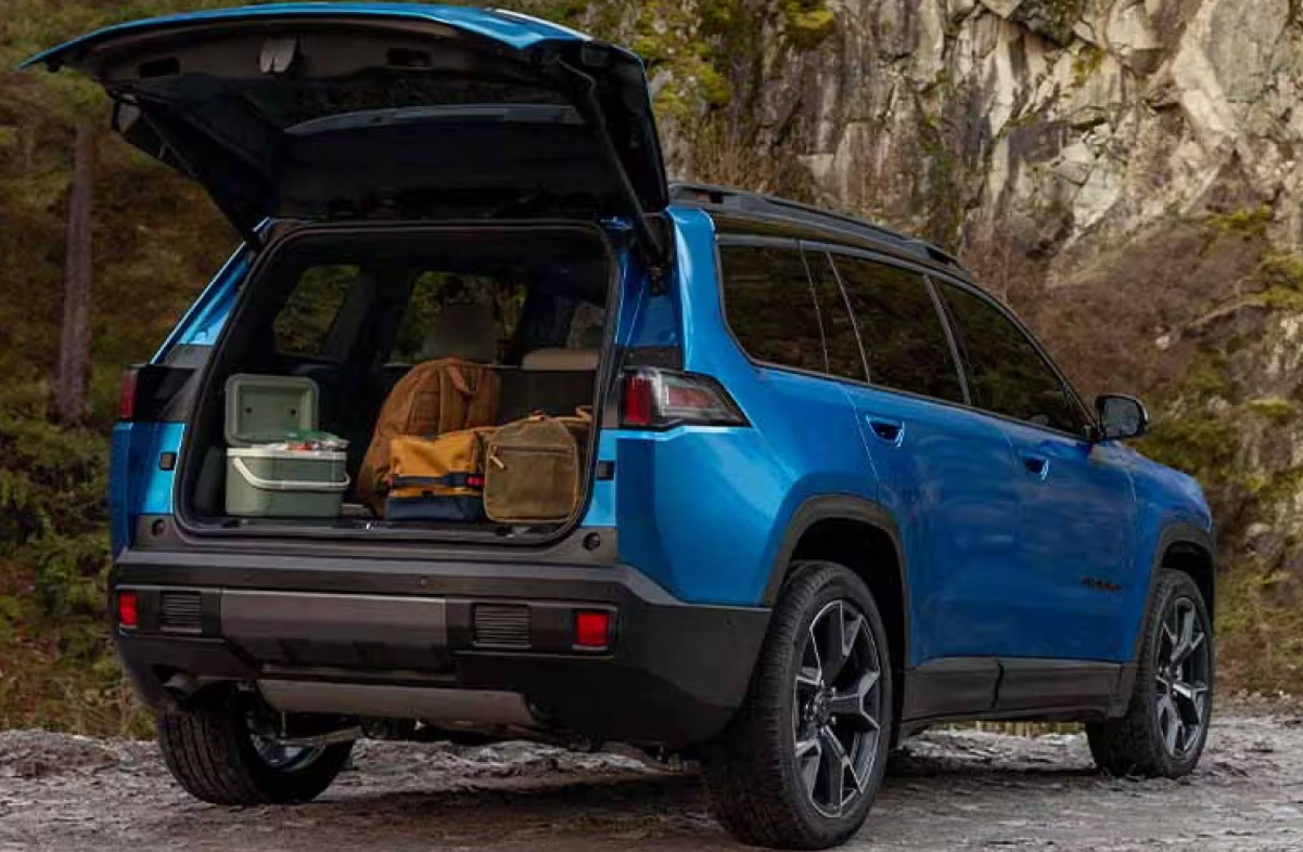 Does the Jeep Cherokee have the cargo dimensions I'm looking for?