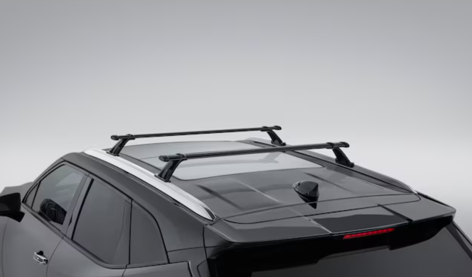 What kind of cargo management accessories are offered with the 2027 Equinox?