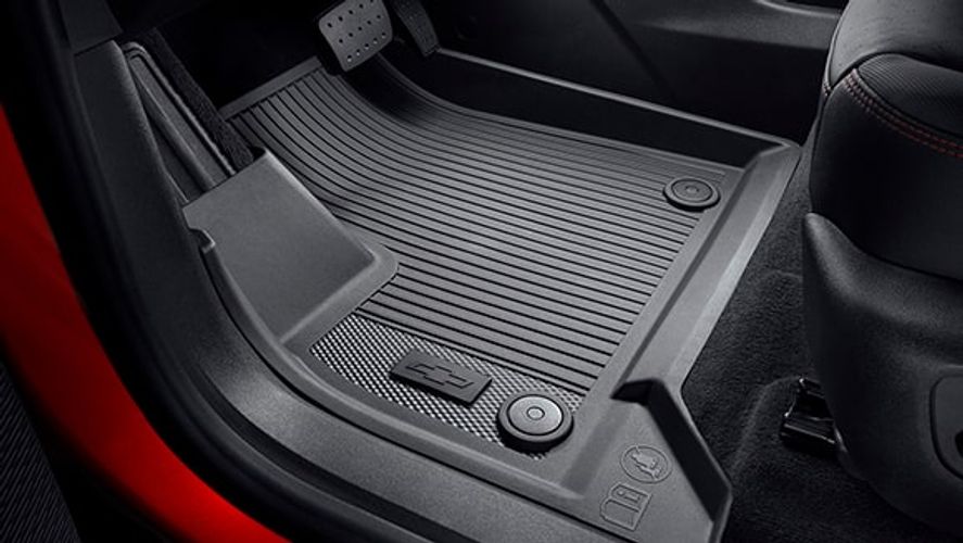 What does the Traverse Z71 have for interior standalone options?