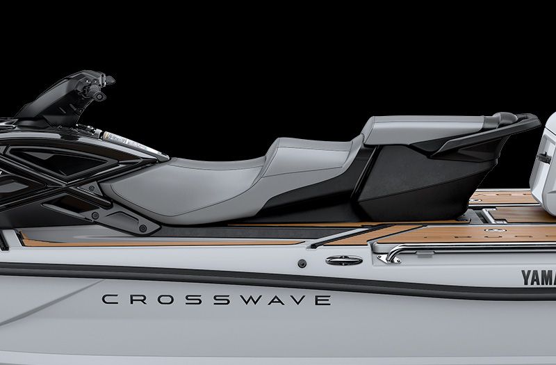 Flexible Split-Seat Design: Up to 4 Passengers or Extra Deck Space