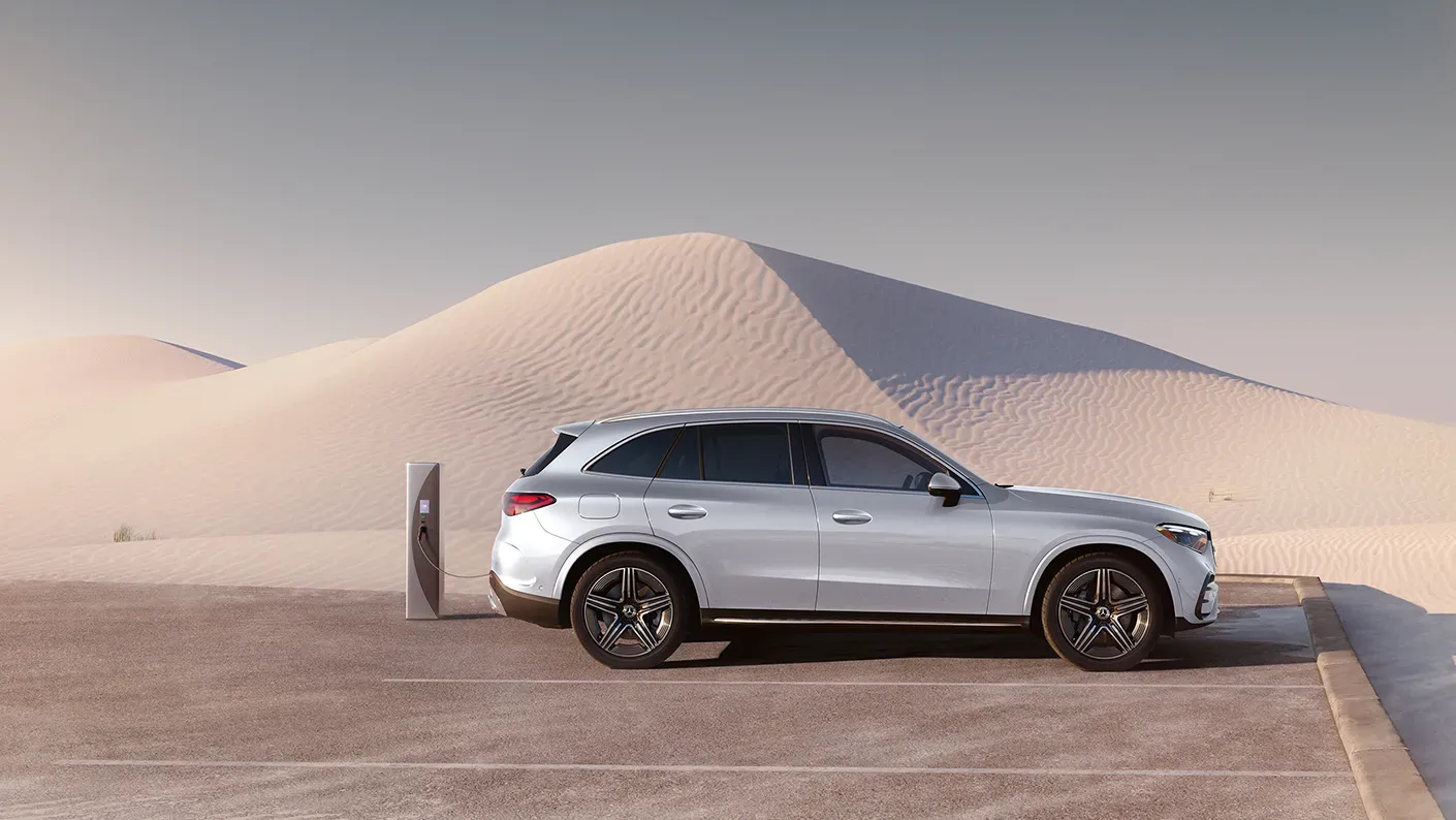 What are the Package and Color Options of the GLC 300?