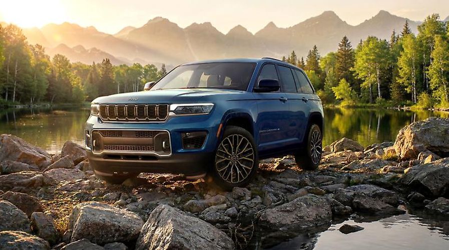 How Does the 2027 Overland Blend Premium Comfort With Off-Road Capability?