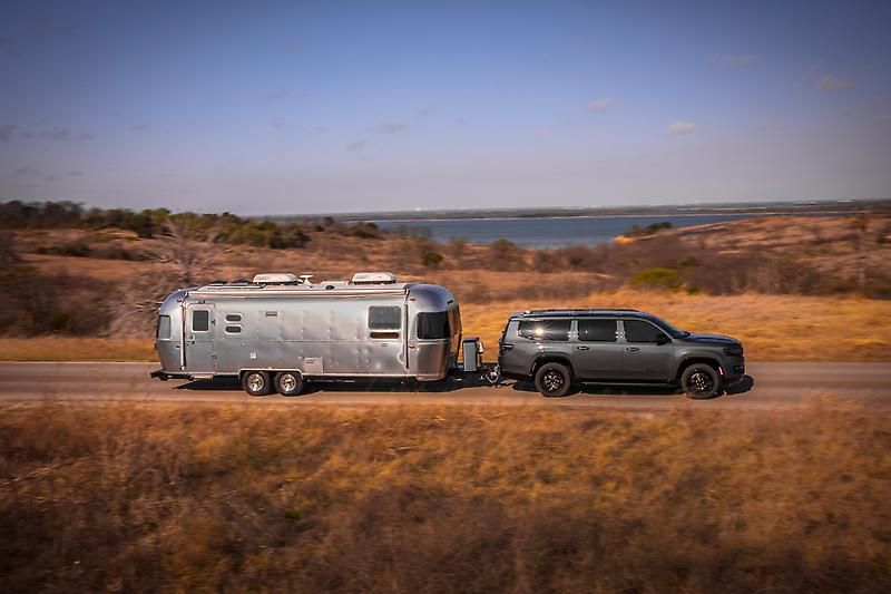 Top Jeep Wagoneer Family Features