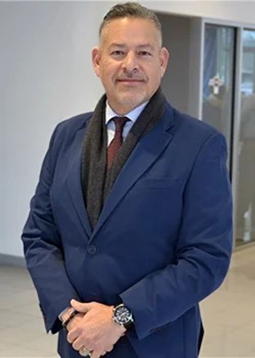 Conozca a nuestro personal hispanohablante - Ariel Morales