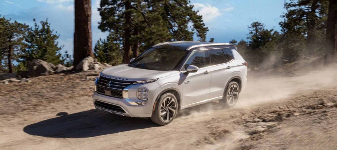 Is there a 7,500-mile service for the Mitsubishi Outlander?