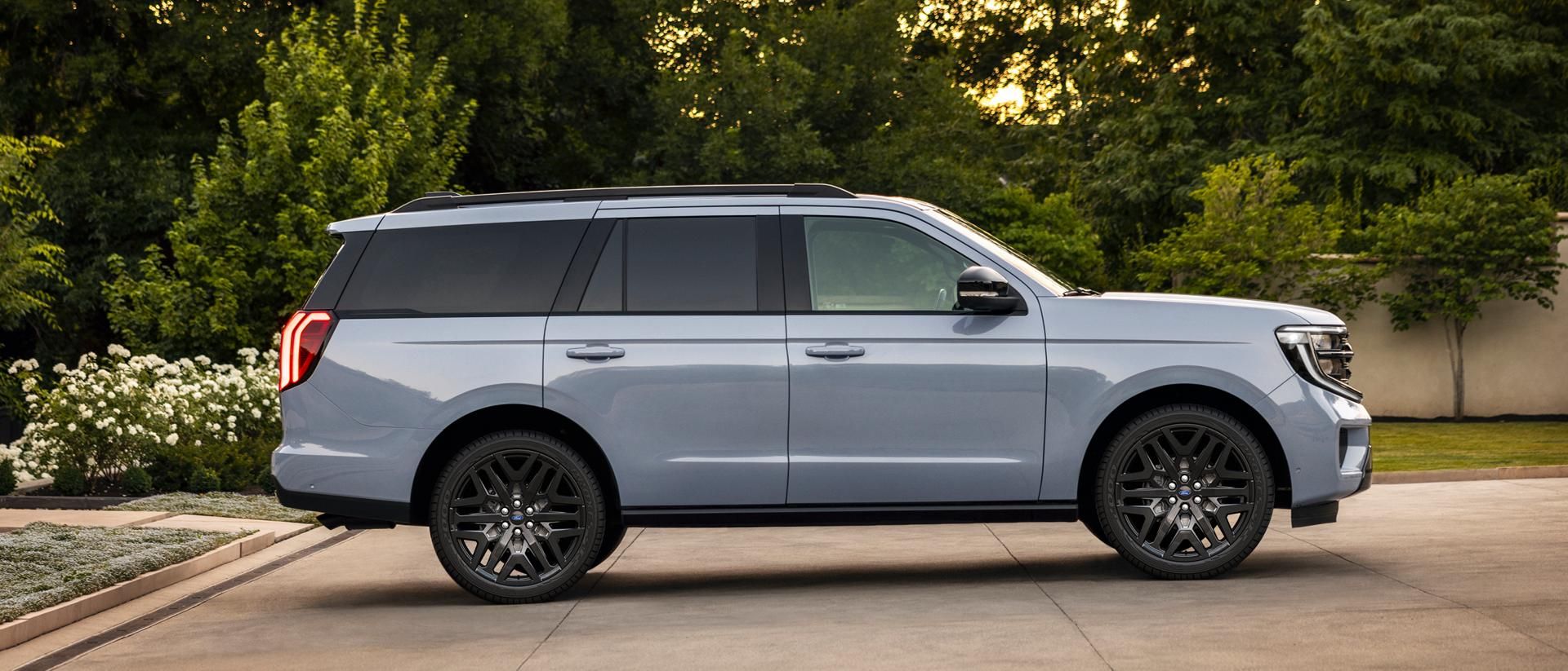 2027 Ford Expedition vs. Chevy Suburban