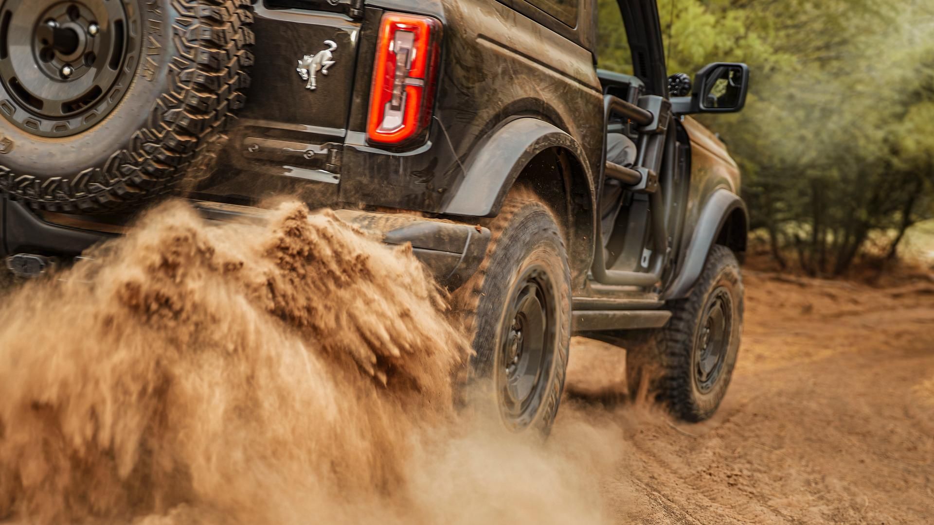 Ford Bronco vs Jeep Wrangler Ground Clearance Capabilities